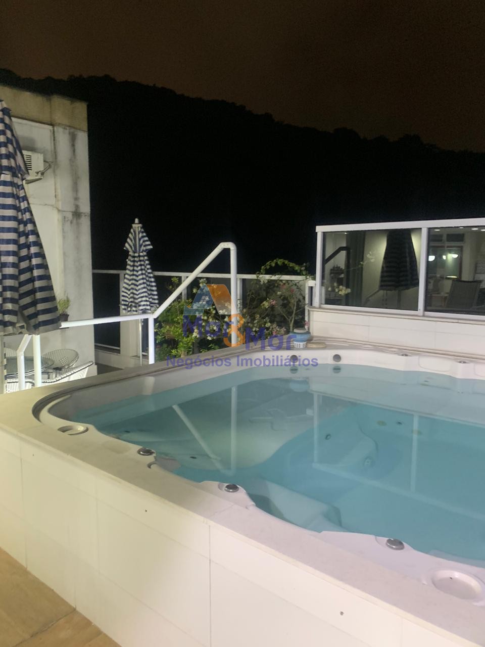 Cobertura em  GUARUJÁ - SP