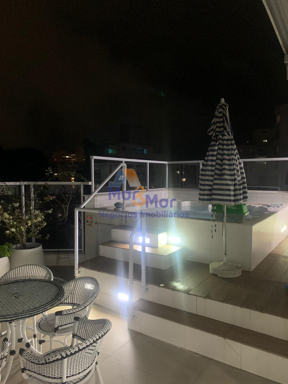 Cobertura em  GUARUJÁ - SP