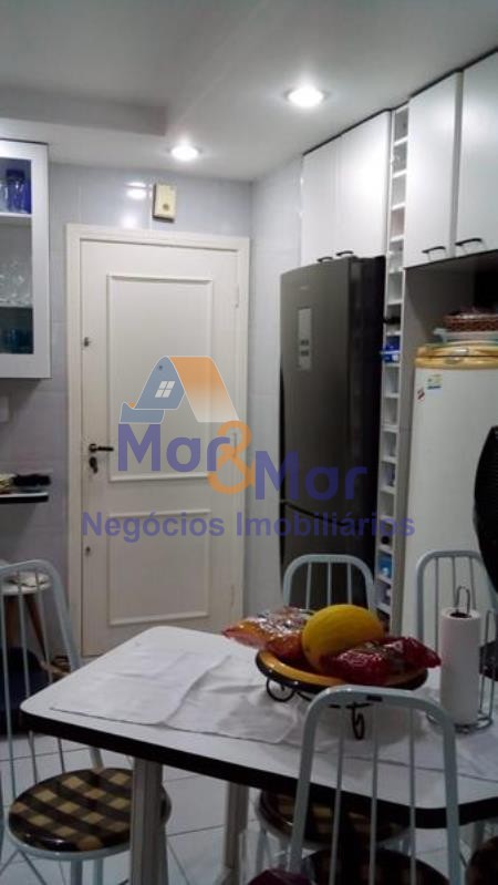 Apartamento na Praia das Pitangueiras, Guarujá - SP