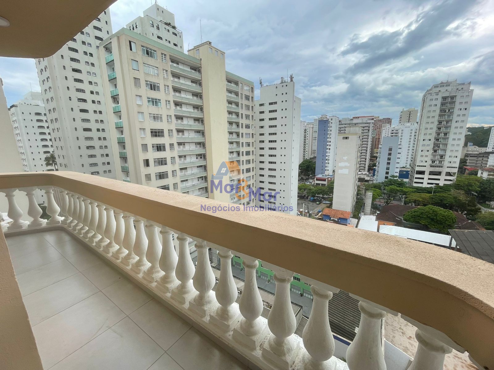 Apartamento na Praia das Pitangueiras, Guarujá - SP
