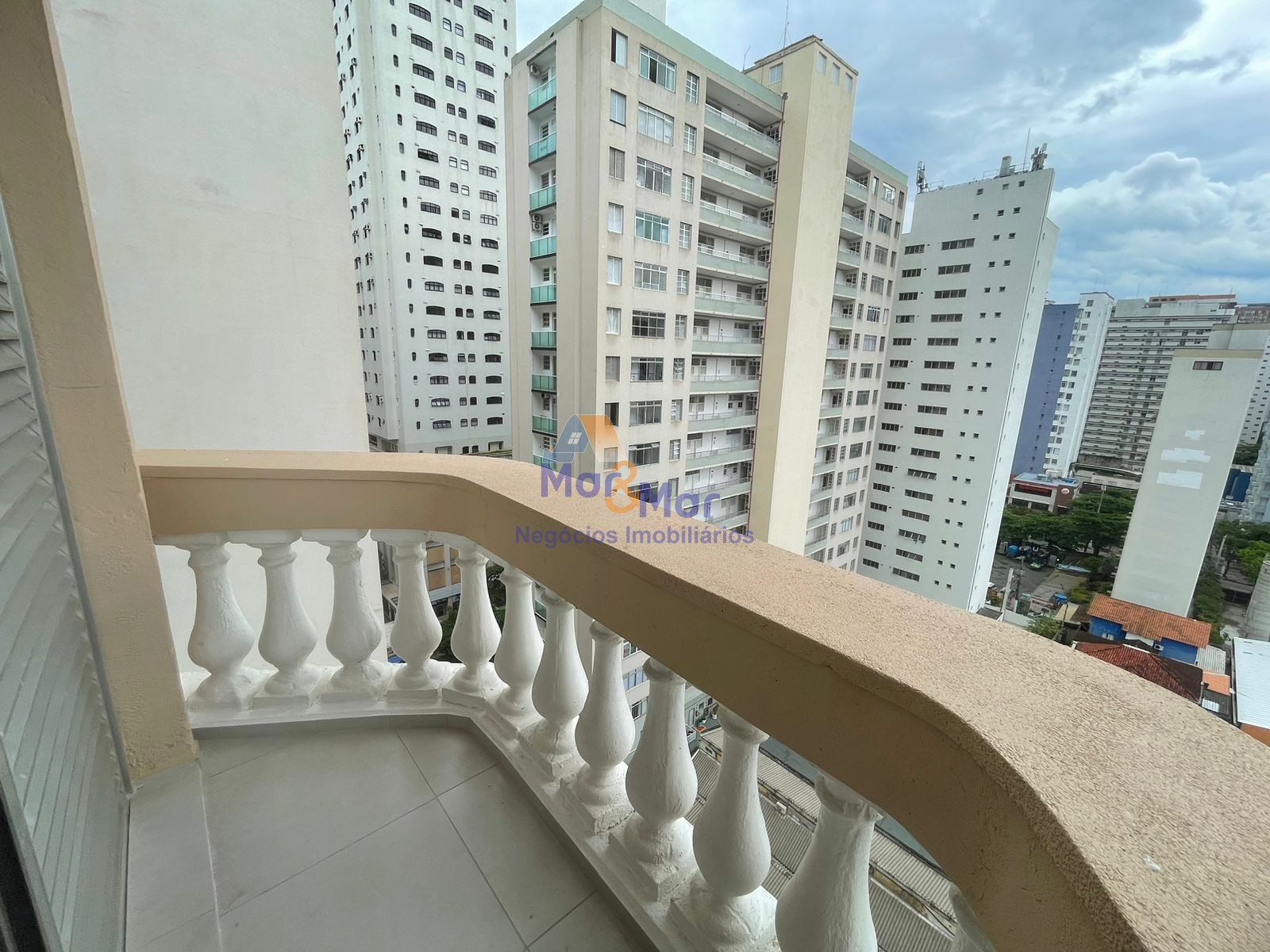 Apartamento na Praia das Pitangueiras, Guarujá - SP