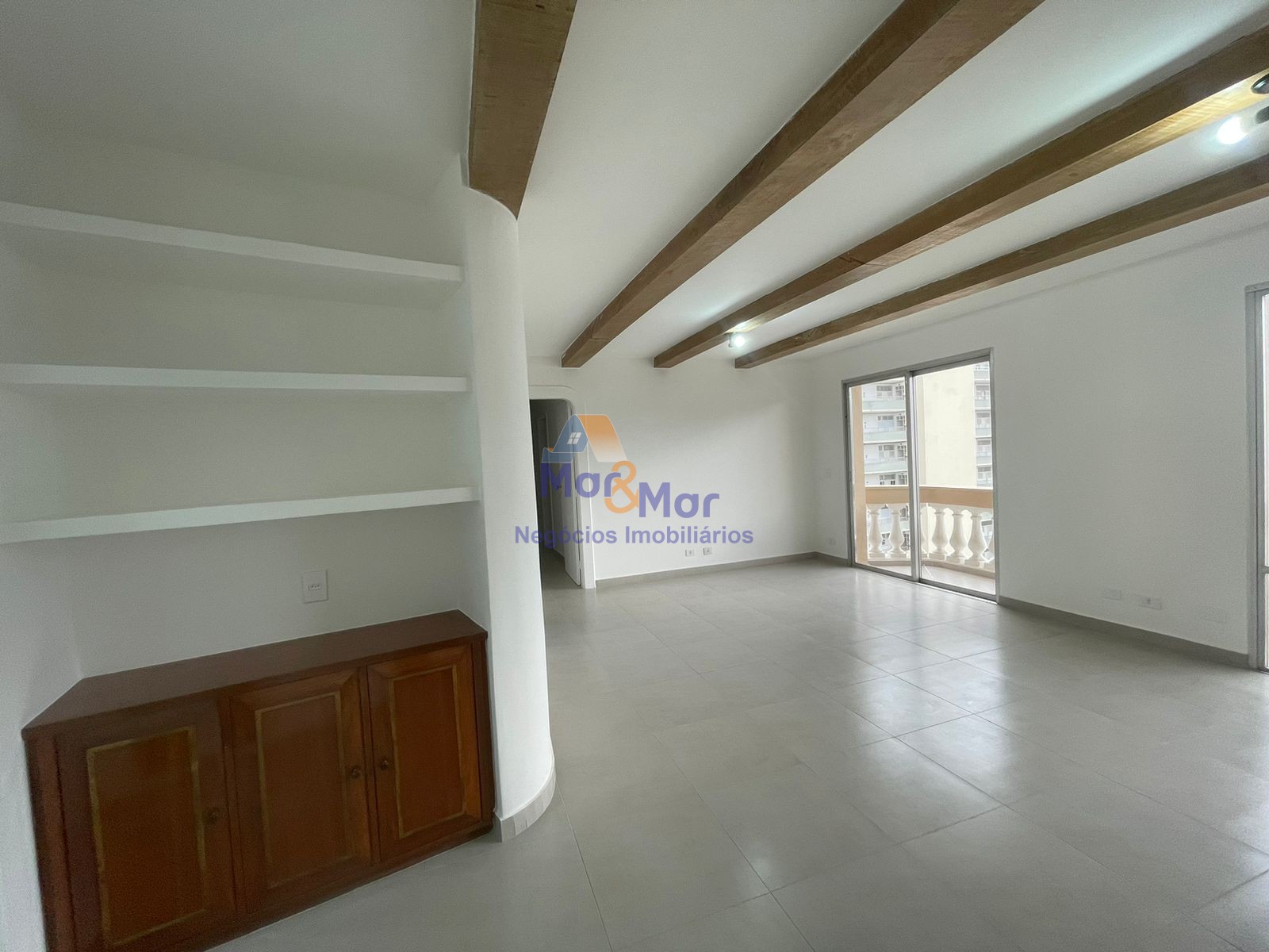 Apartamento na Praia das Pitangueiras, Guarujá - SP
