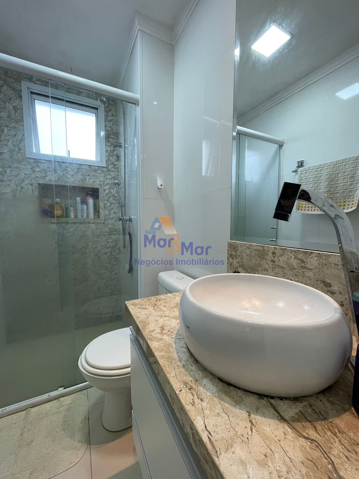 Apartamento na Praia das Astúrias, Guarujá - SP