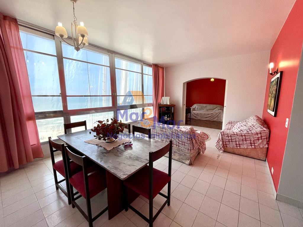 Apartamento na Praia das Pitangueiras, Guarujá - SP
