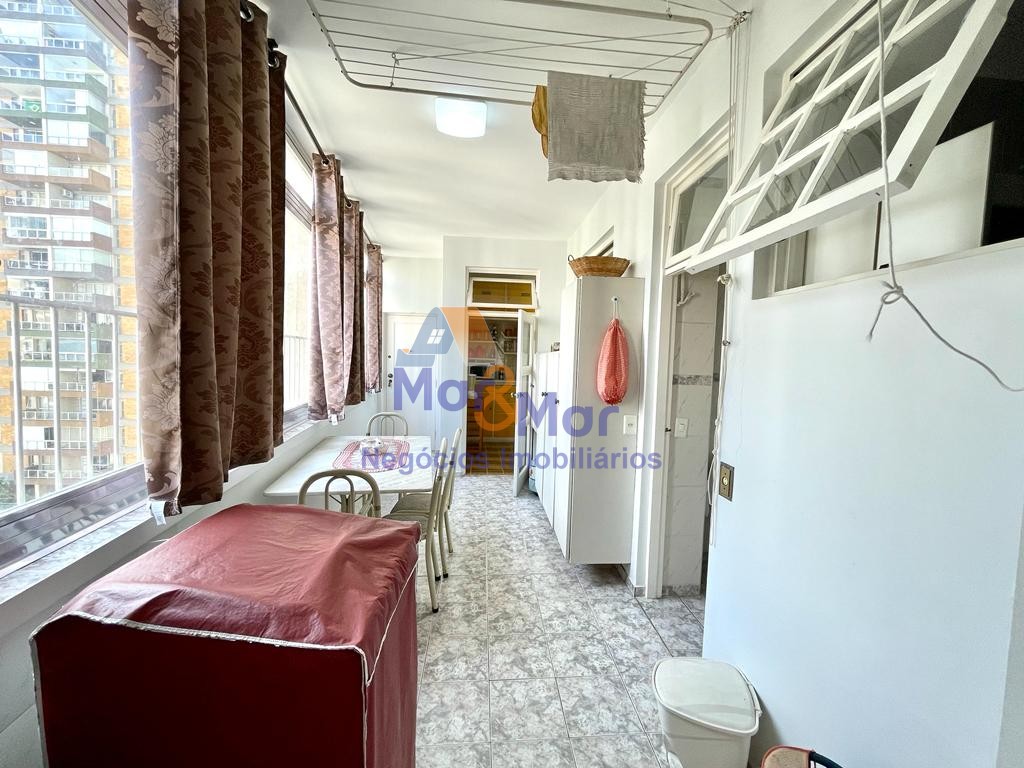 Apartamento na Praia das Pitangueiras, Guarujá - SP