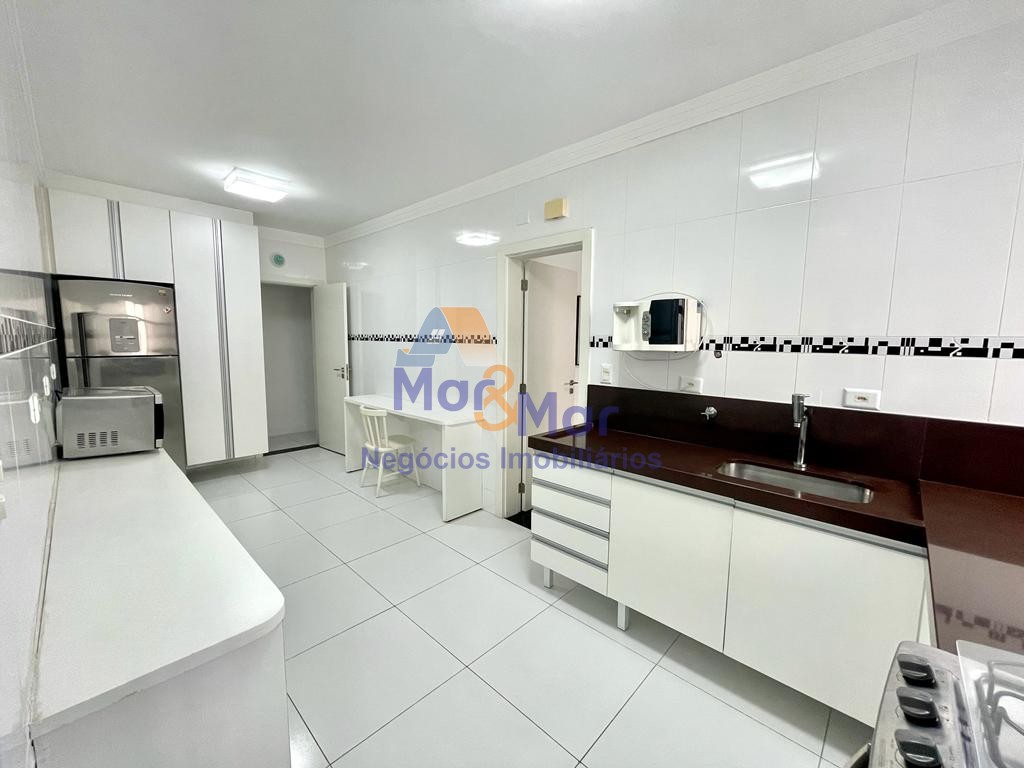 Apartamento na Praia das Pitangueiras, Guarujá - SP