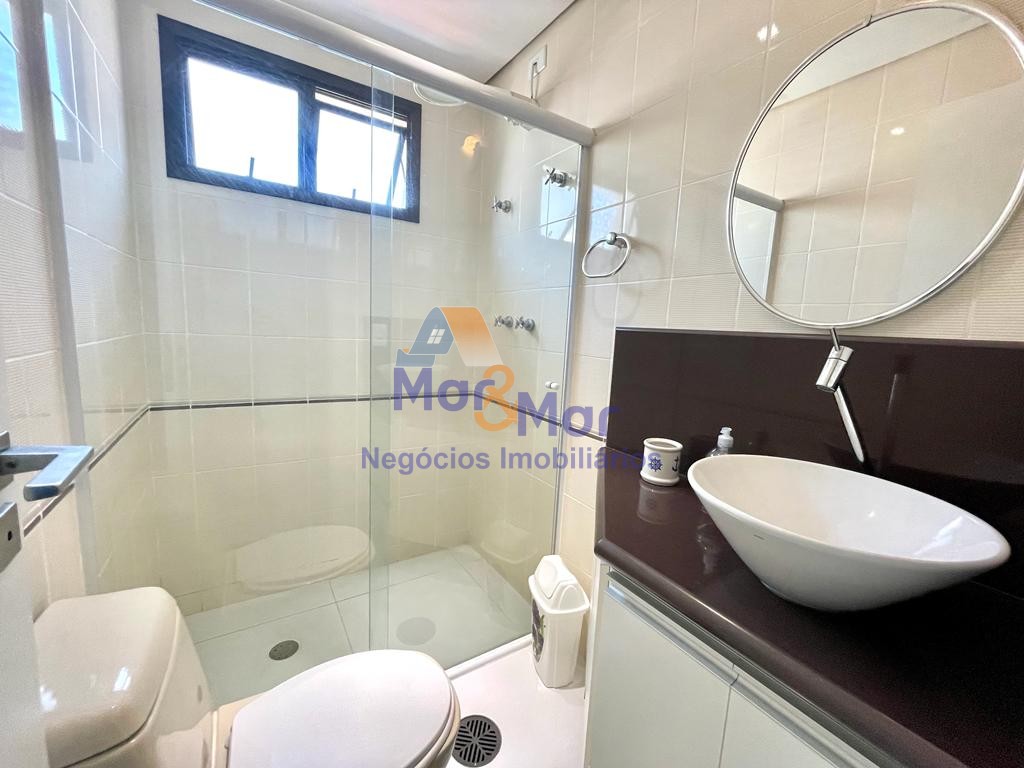 Apartamento na Praia das Pitangueiras, Guarujá - SP