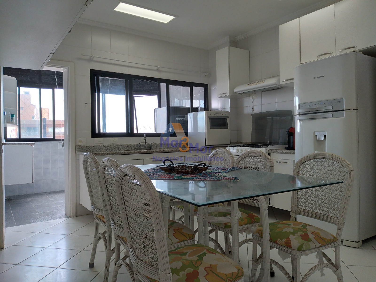 Apartamento na Praia das Pitangueiras, Guarujá - SP