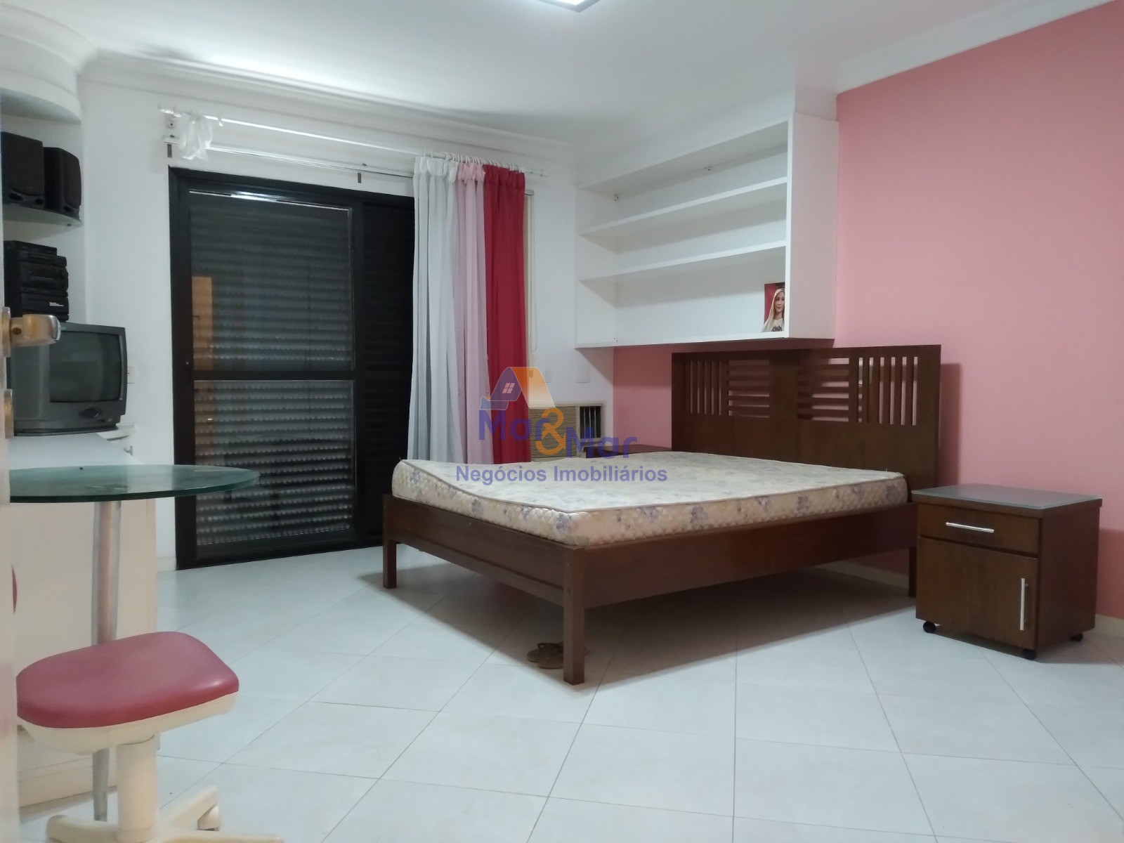 Apartamento na Praia das Pitangueiras, Guarujá - SP