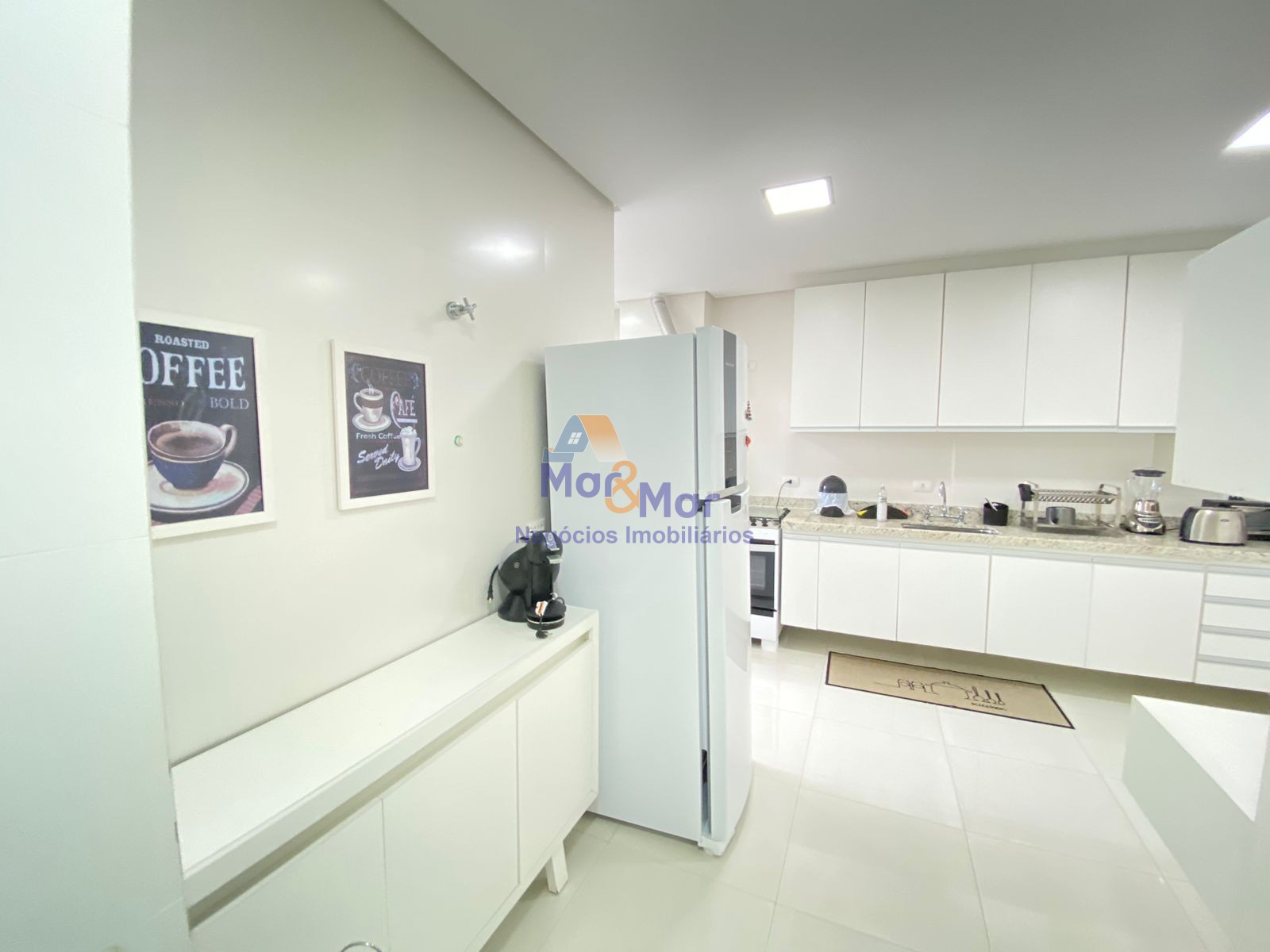 Apartamento na Praia das Pitangueiras, Guarujá - SP