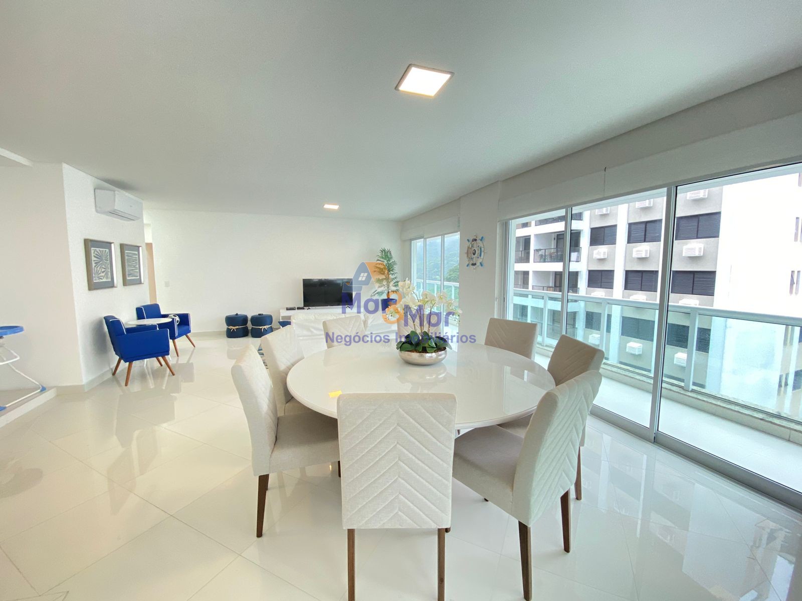 Apartamento na Praia das Pitangueiras, Guarujá - SP