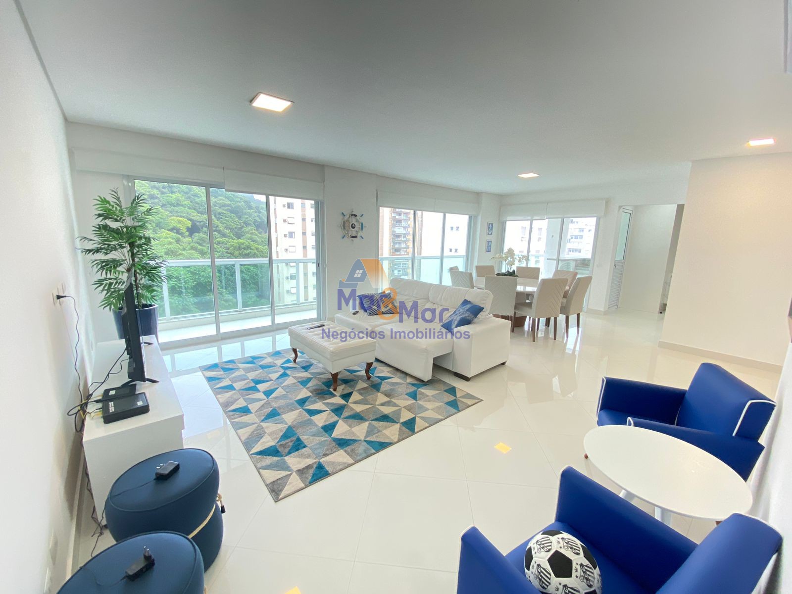 Apartamento na Praia das Pitangueiras, Guarujá - SP