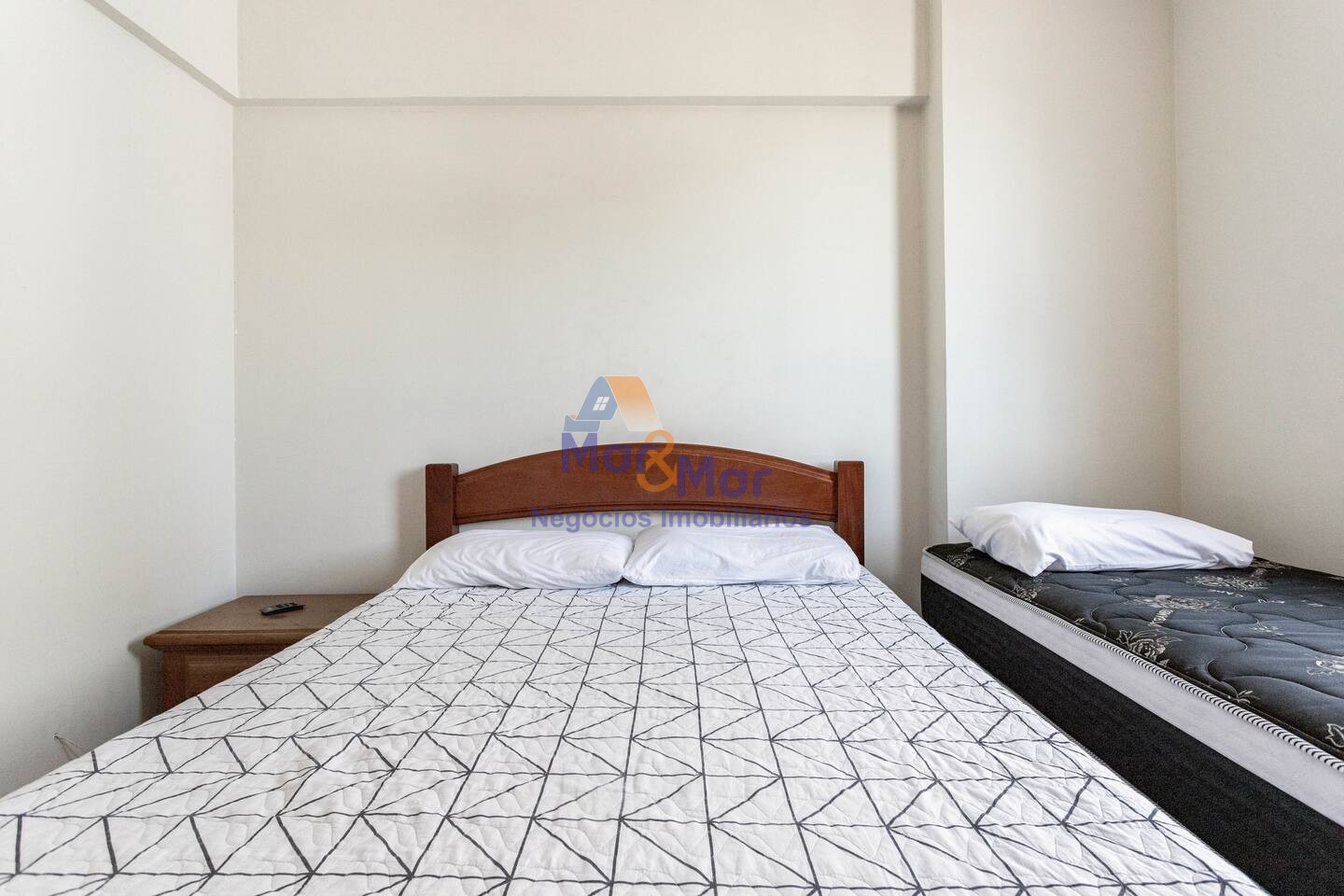 Apartamento na Praia das Pitangueiras, Guarujá - SP