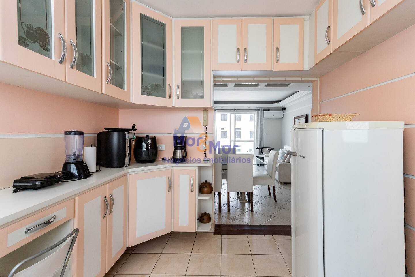 Apartamento na Praia das Pitangueiras, Guarujá - SP