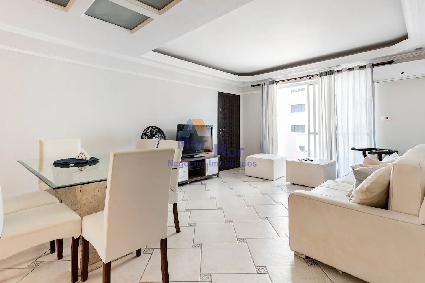Apartamento na Praia das Pitangueiras, Guarujá - SP