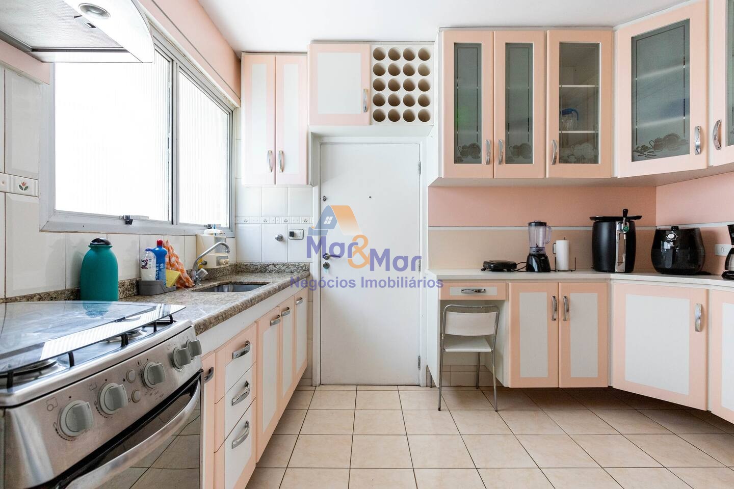 Apartamento na Praia das Pitangueiras, Guarujá - SP