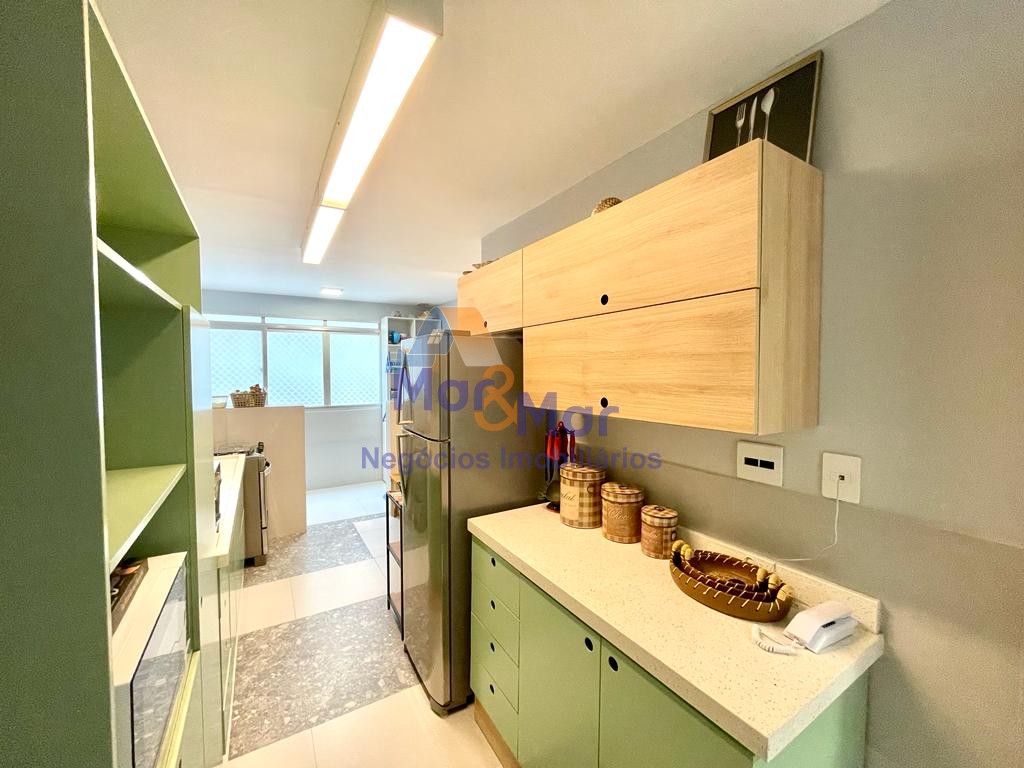Apartamento na Praia das Pitangueiras, Guarujá - SP