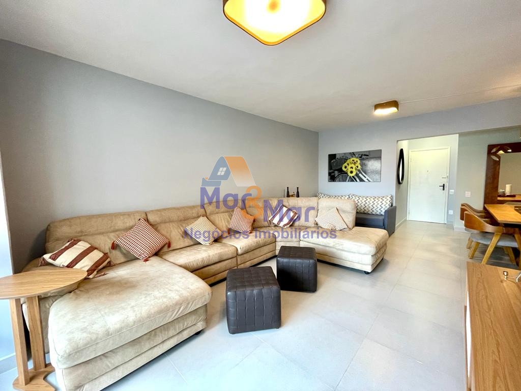 Apartamento na Praia das Pitangueiras, Guarujá - SP