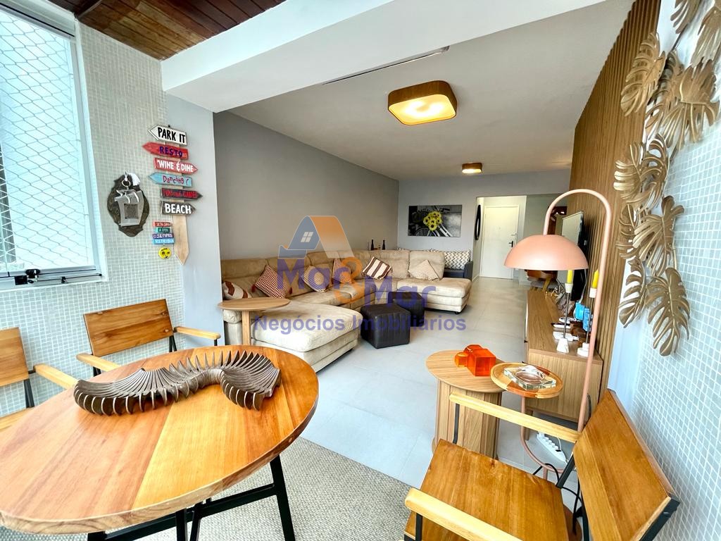 Apartamento na Praia das Pitangueiras, Guarujá - SP