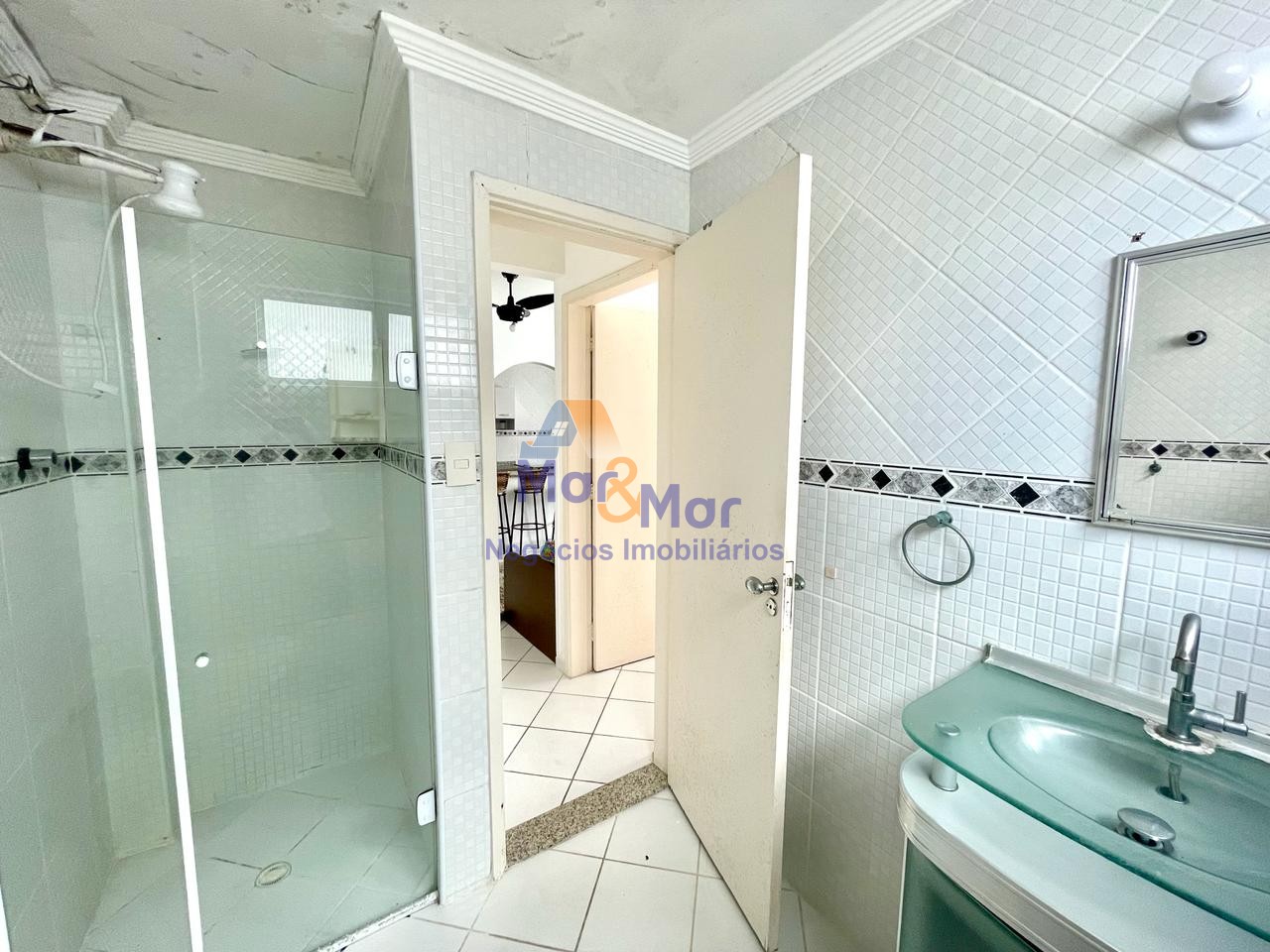 Apartamento na Praia das Pitangueiras, Guarujá - SP