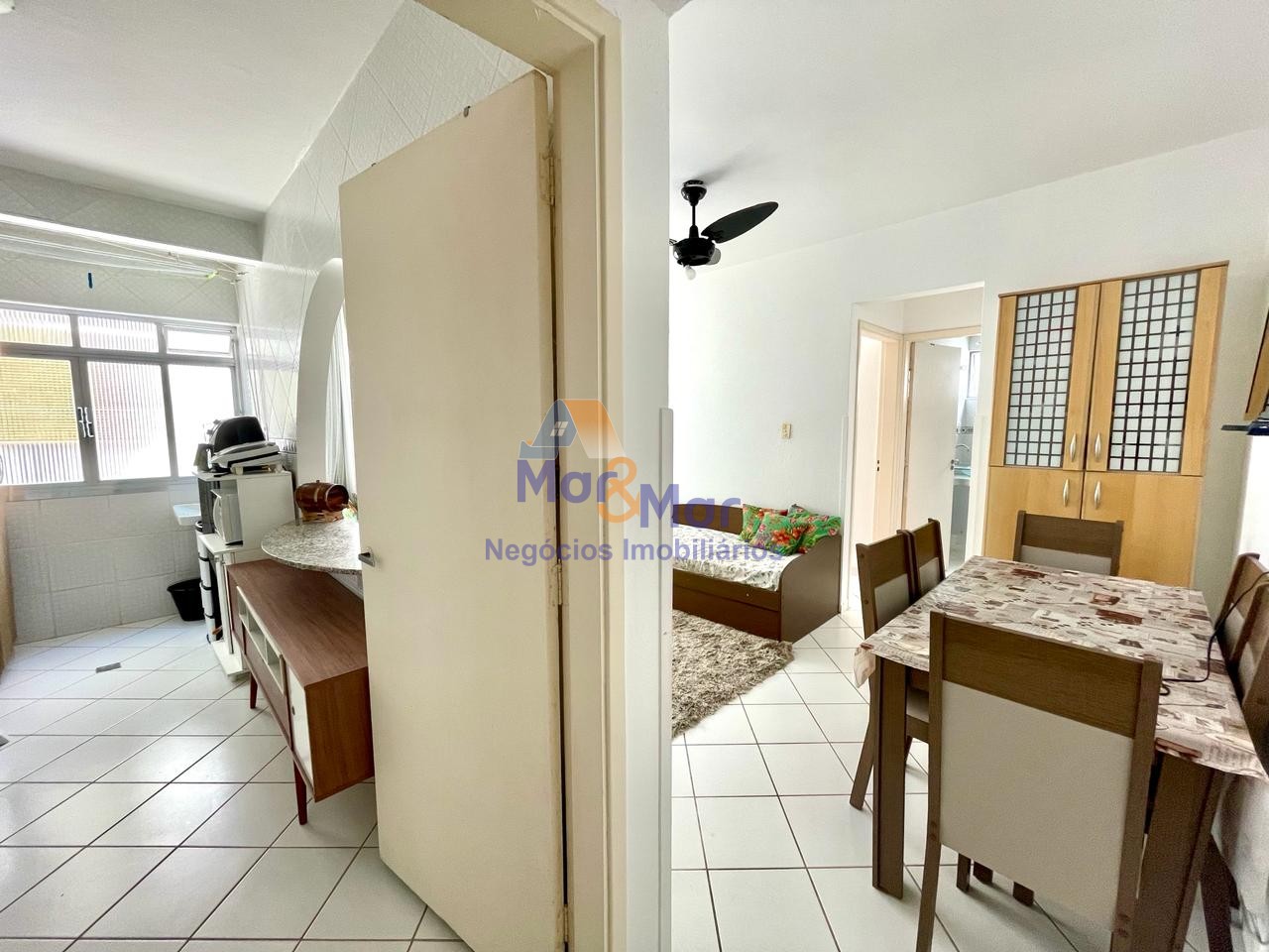 Apartamento na Praia das Pitangueiras, Guarujá - SP