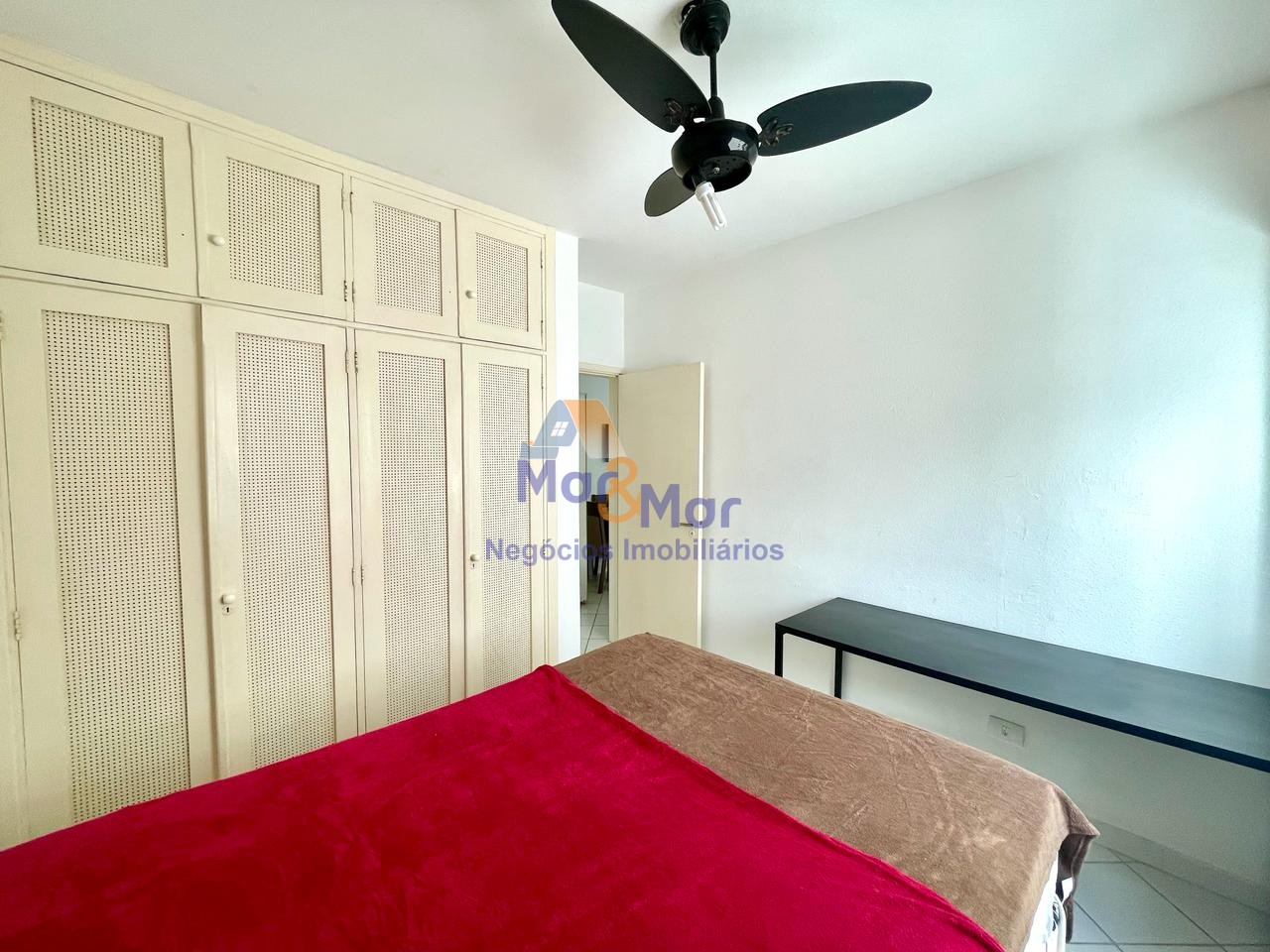 Apartamento na Praia das Pitangueiras, Guarujá - SP