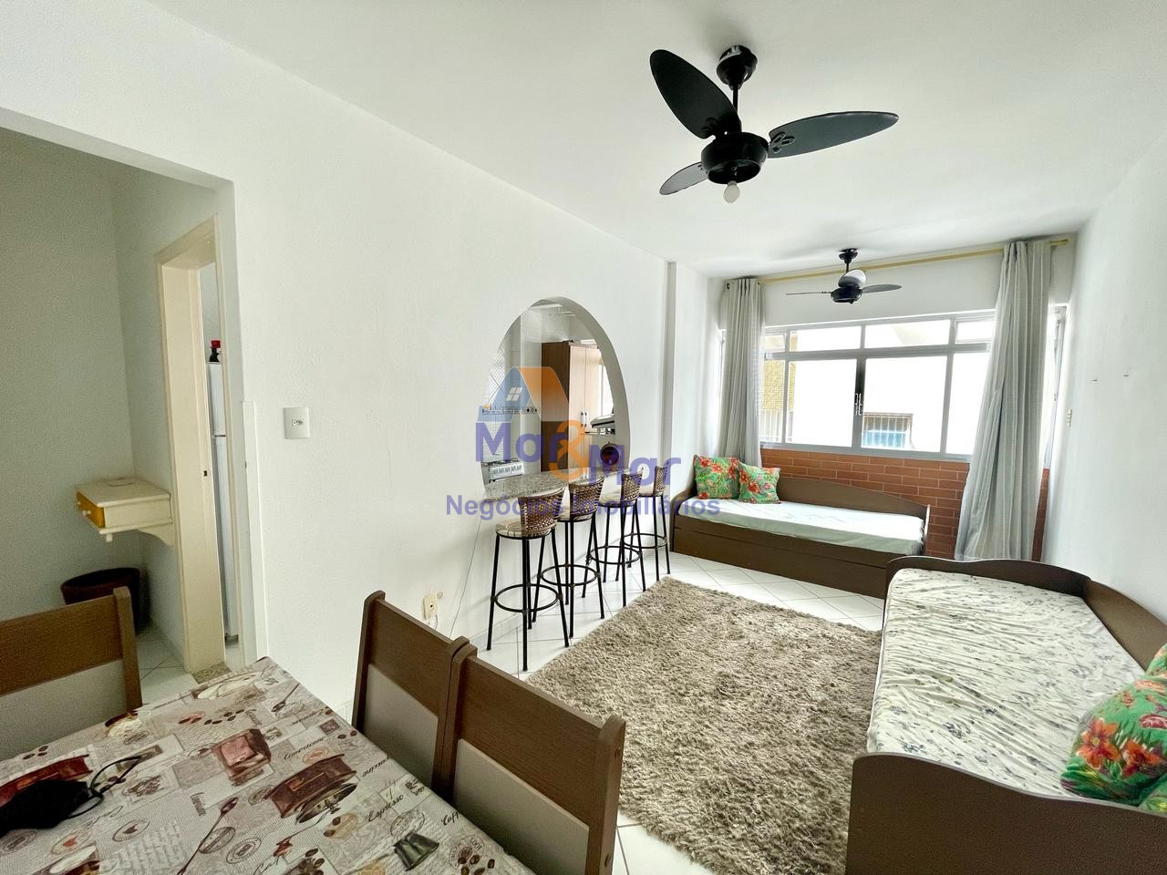 Apartamento na Praia das Pitangueiras, Guarujá - SP