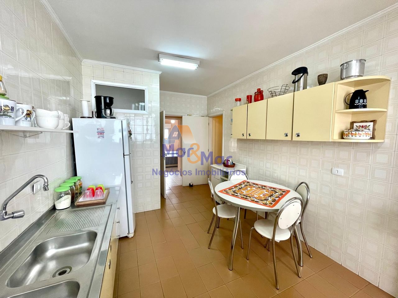 Apartamento na Praia das Pitangueiras, Guarujá - SP