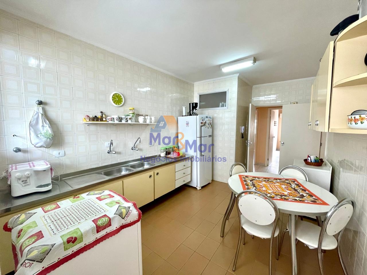 Apartamento na Praia das Pitangueiras, Guarujá - SP