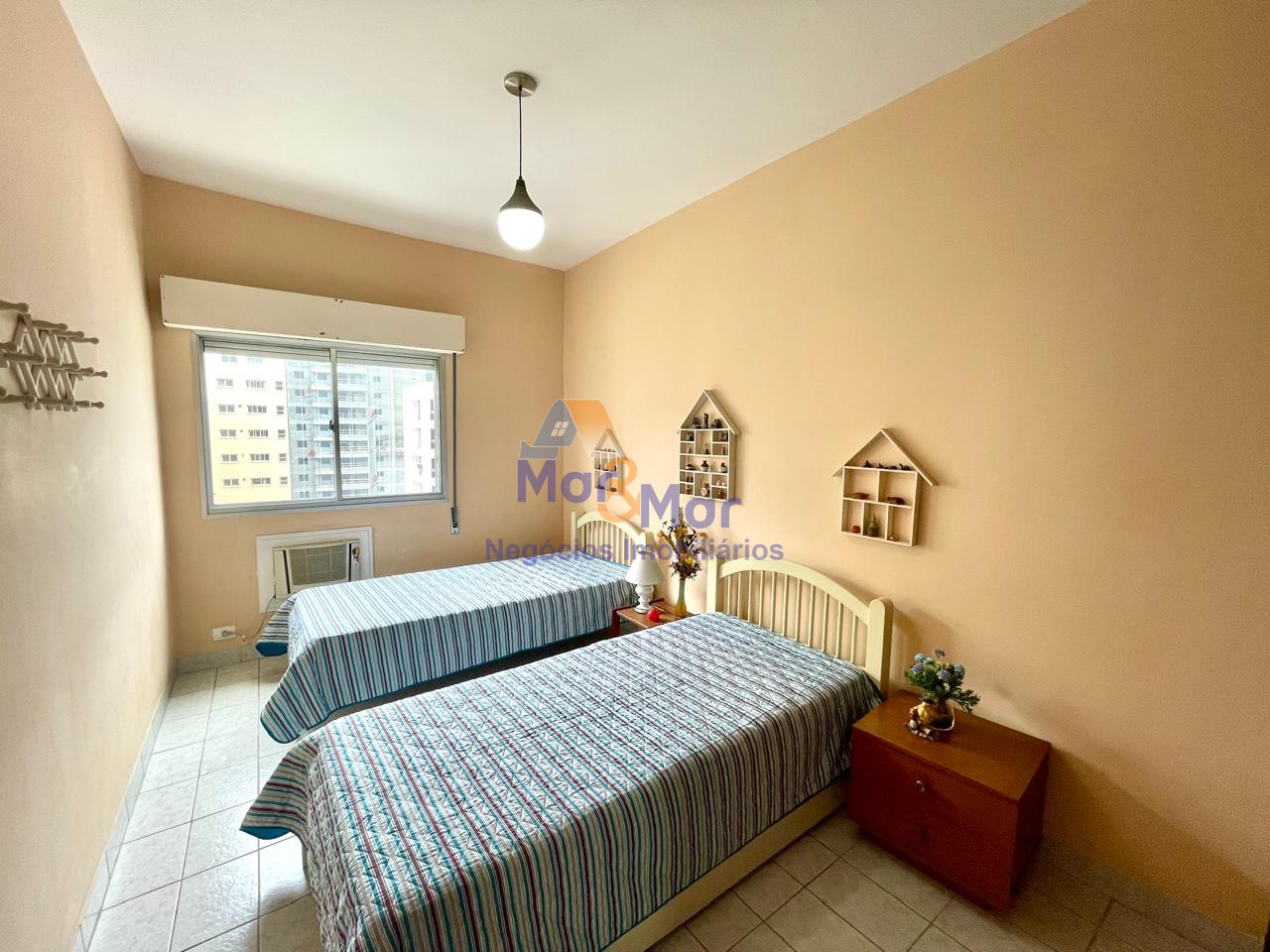 Apartamento na Praia das Pitangueiras, Guarujá - SP