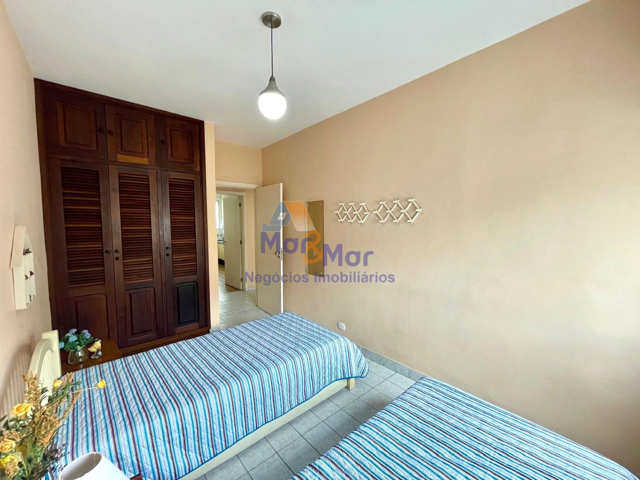 Apartamento na Praia das Pitangueiras, Guarujá - SP