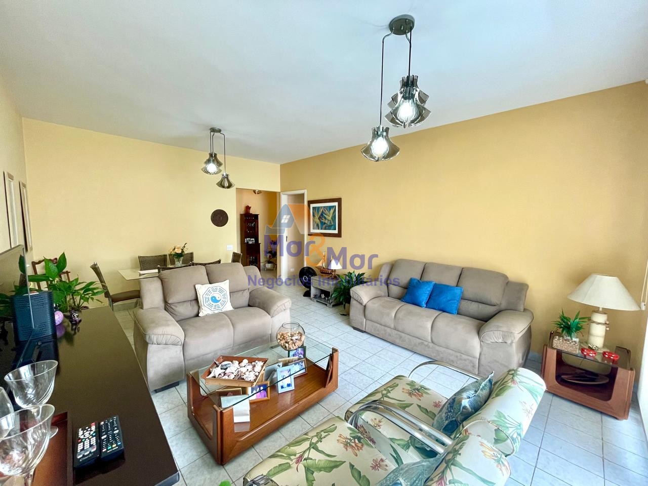 Apartamento na Praia das Pitangueiras, Guarujá - SP