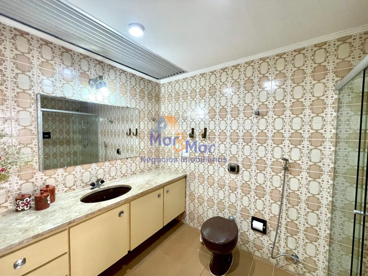 Apartamento na Praia das Pitangueiras, Guarujá - SP