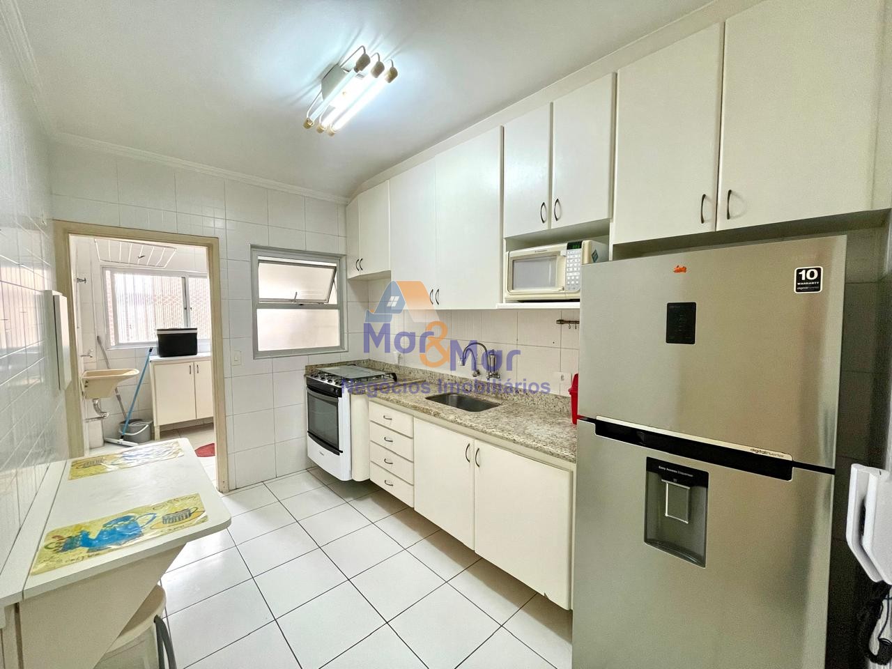 Apartamento na Praia das Pitangueiras, Guarujá - SP