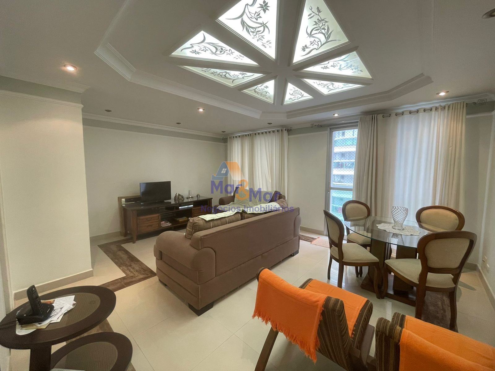 Apartamento na Praia das Pitangueiras, Guarujá - SP