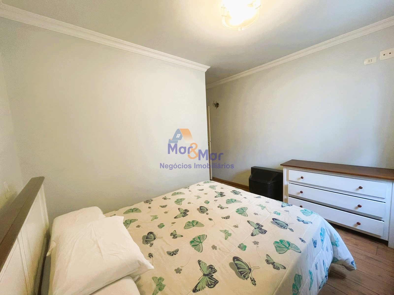Apartamento na Praia das Pitangueiras, Guarujá - SP