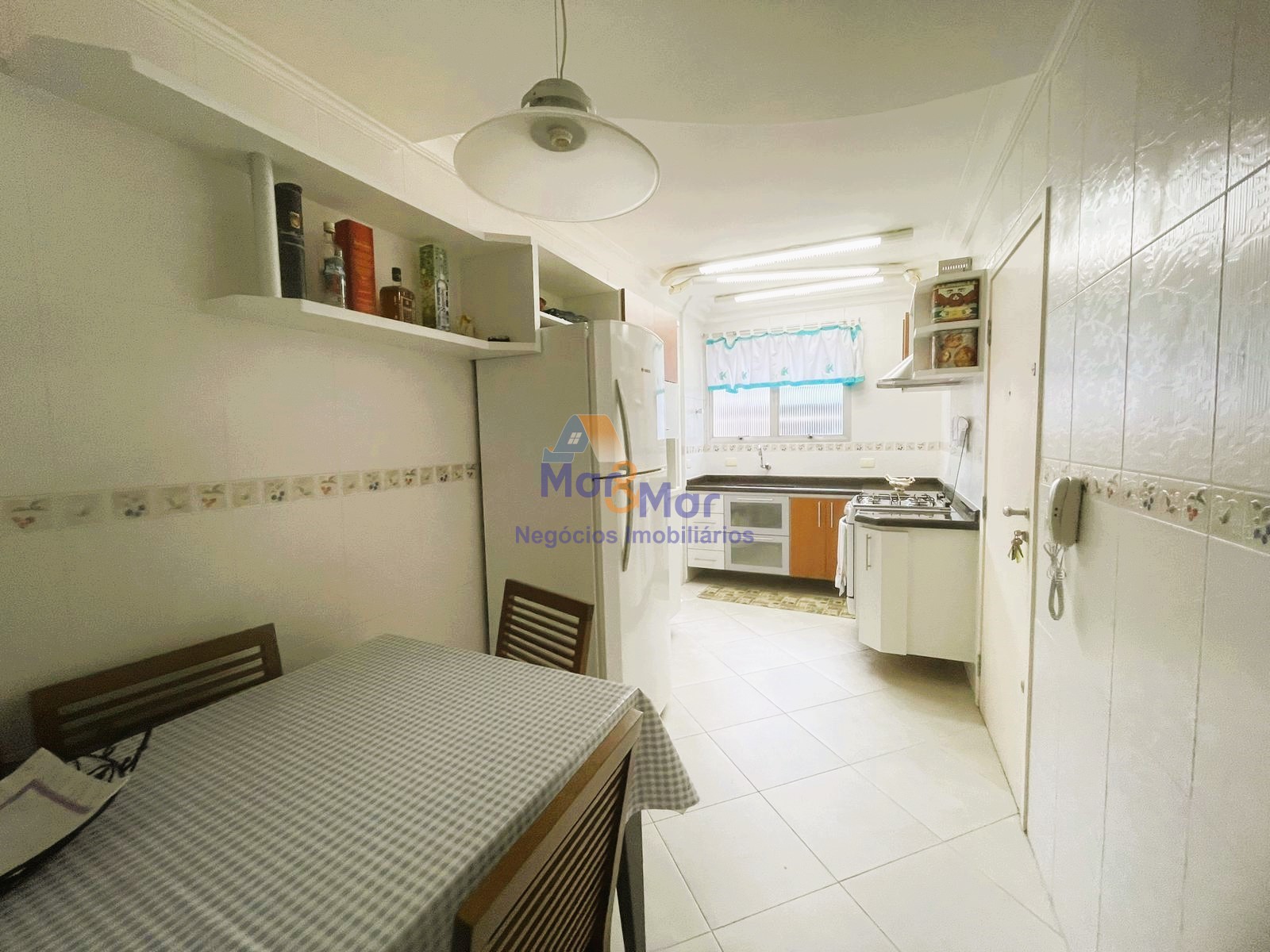 Apartamento na Praia das Pitangueiras, Guarujá - SP