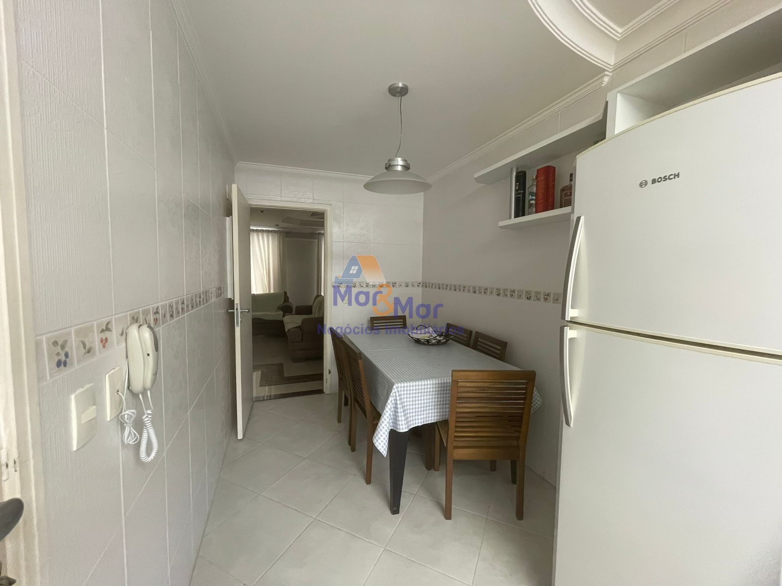 Apartamento na Praia das Pitangueiras, Guarujá - SP