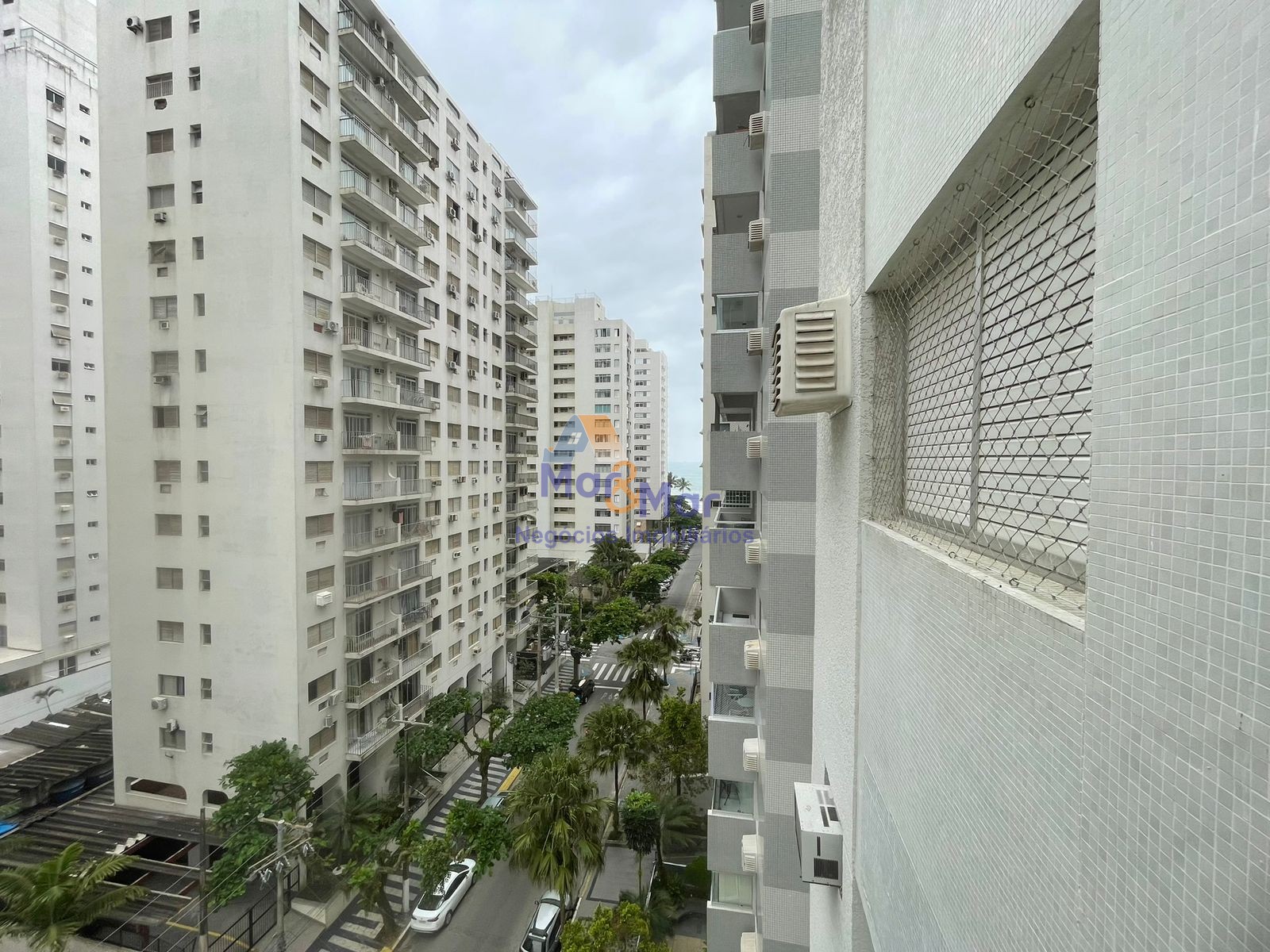 Apartamento na Praia das Pitangueiras, Guarujá - SP