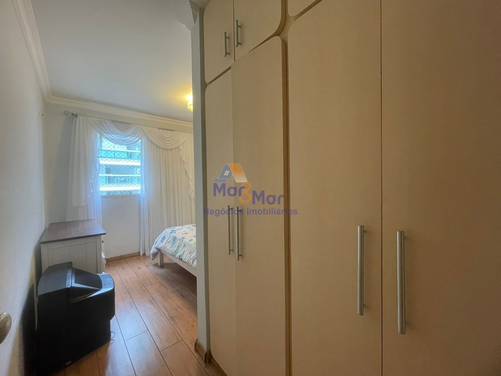 Apartamento na Praia das Pitangueiras, Guarujá - SP