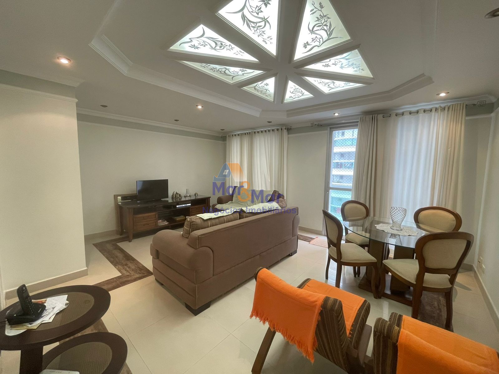 Apartamento na Praia das Pitangueiras, Guarujá - SP