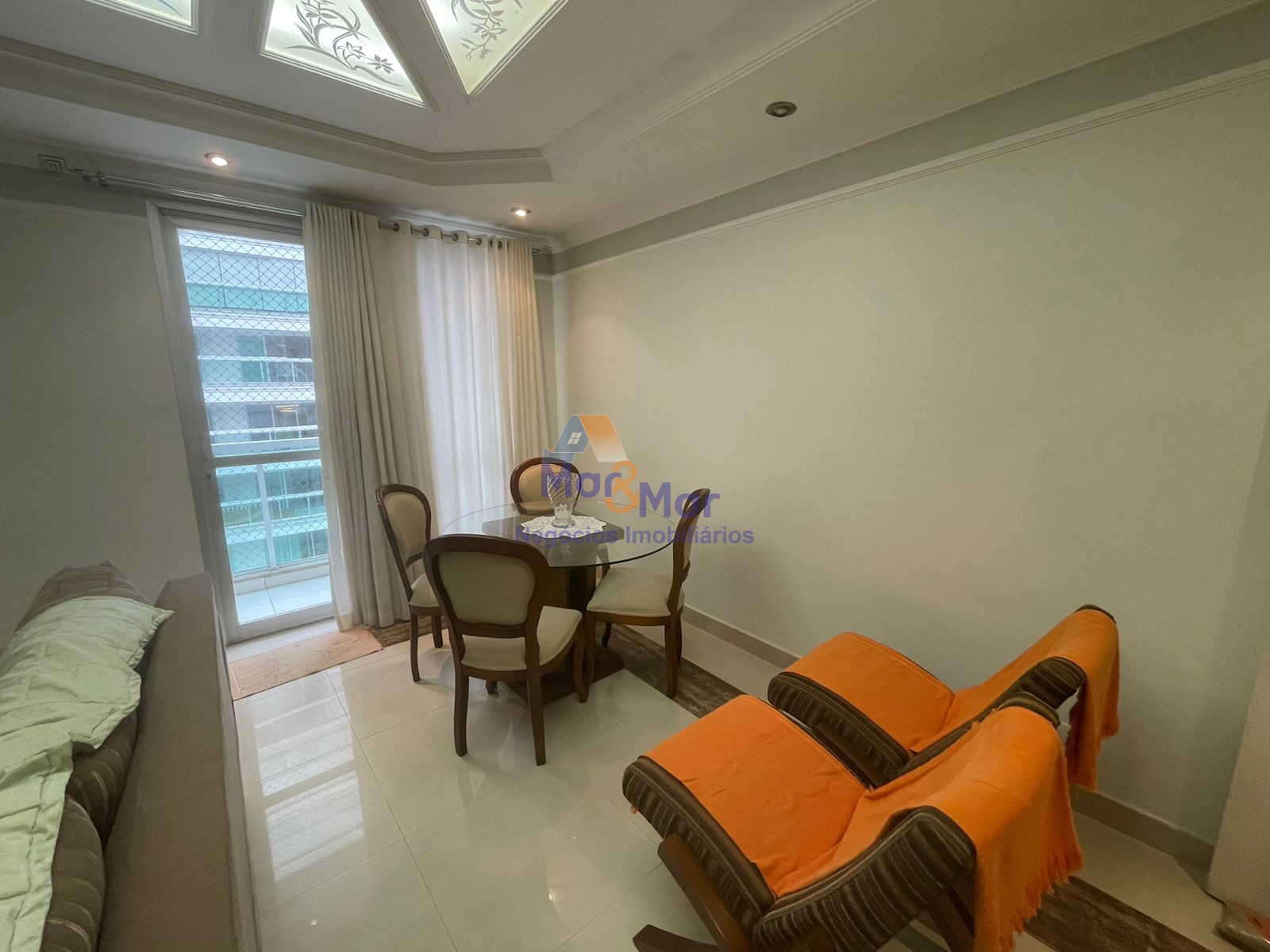 Apartamento na Praia das Pitangueiras, Guarujá - SP