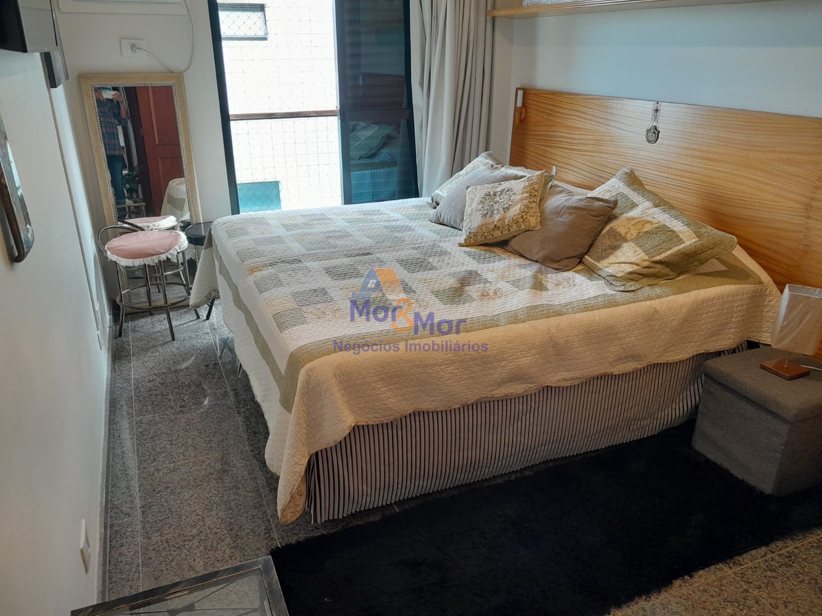 Apartamento na Praia da Enseada, Guarujá - SP