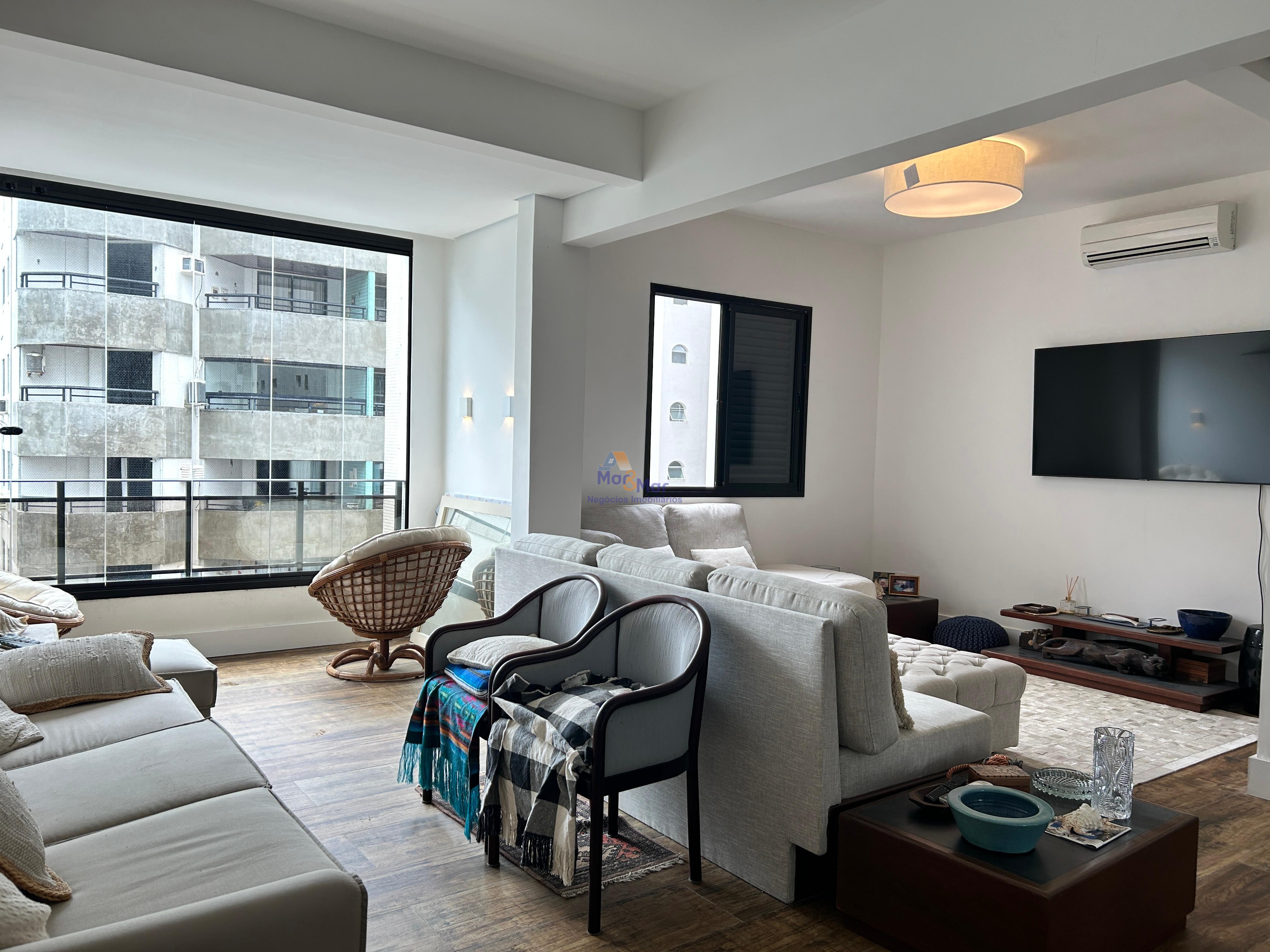 Apartamento na Praia das Pitangueiras, Guarujá - SP