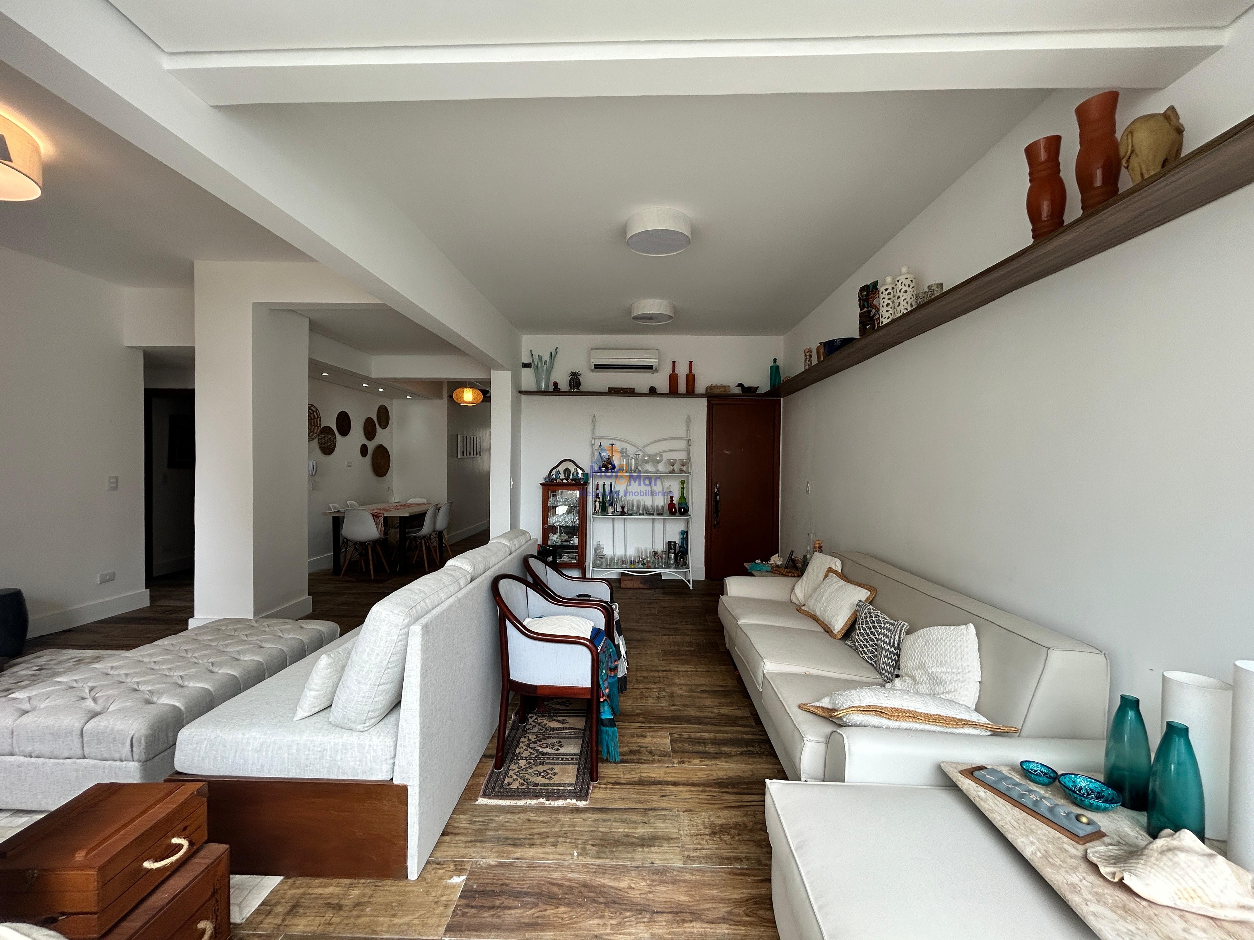Apartamento na Praia das Pitangueiras, Guarujá - SP