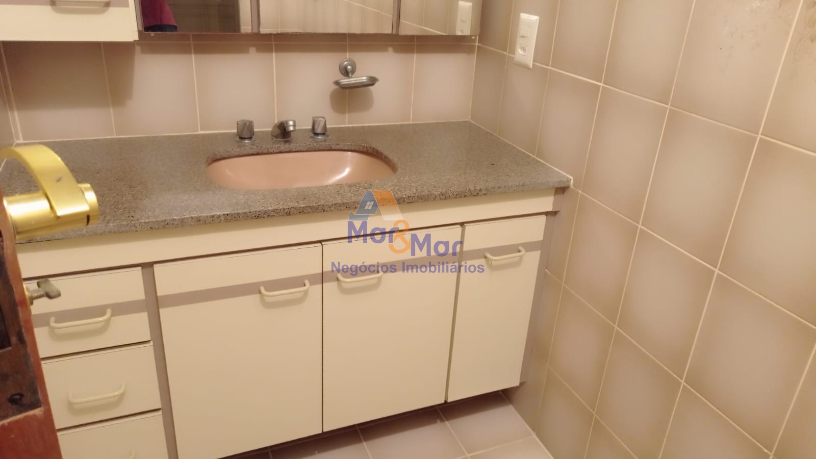 Apartamento na Praia das Pitangueiras, Guarujá - SP