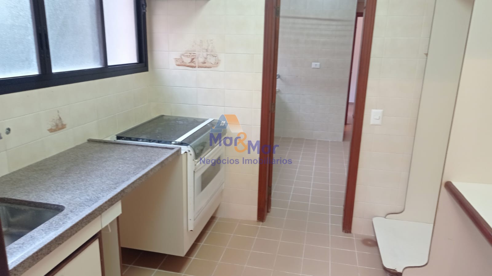 Apartamento na Praia das Pitangueiras, Guarujá - SP