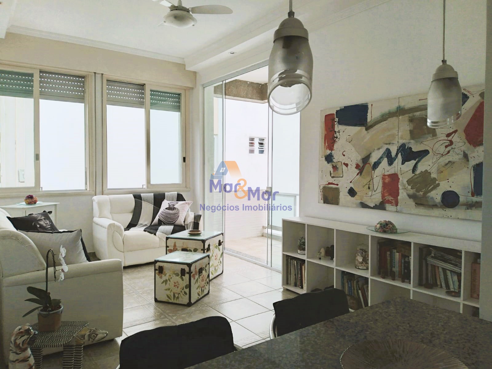 Apartamento na Praia das Pitangueiras, Guarujá - SP