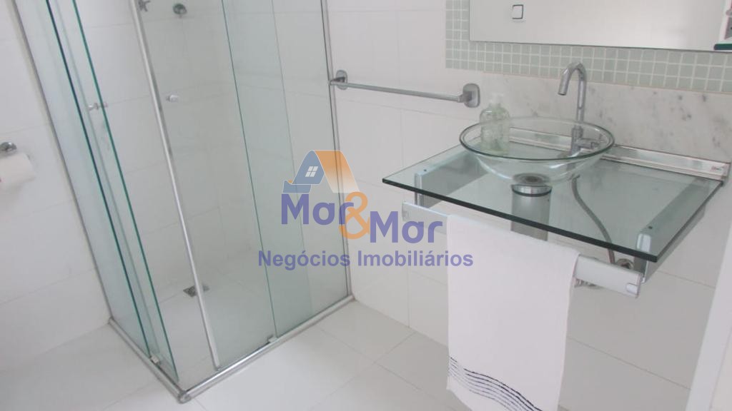 Apartamento na Praia das Pitangueiras, Guarujá - SP