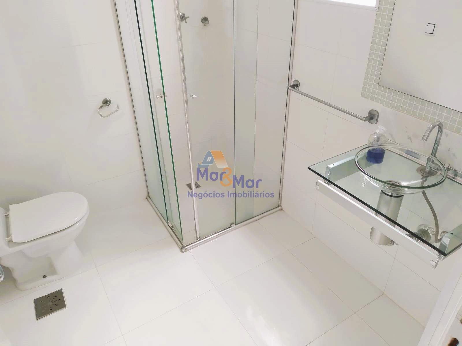 Apartamento na Praia das Pitangueiras, Guarujá - SP
